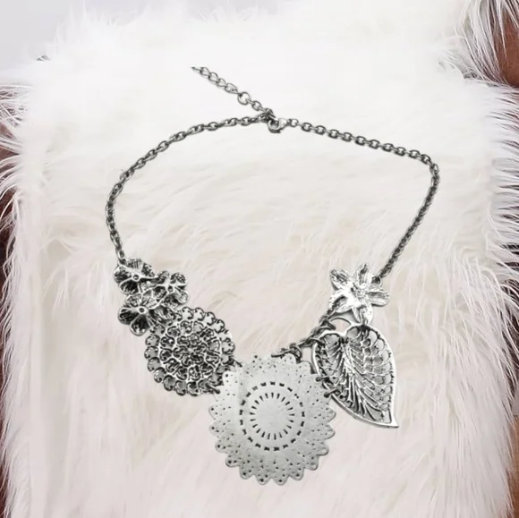 .🎄10/$20. Premier Designs ~ Gun Metal Gray Botanical Flower Plant  Necklace - Picture 6 of 6